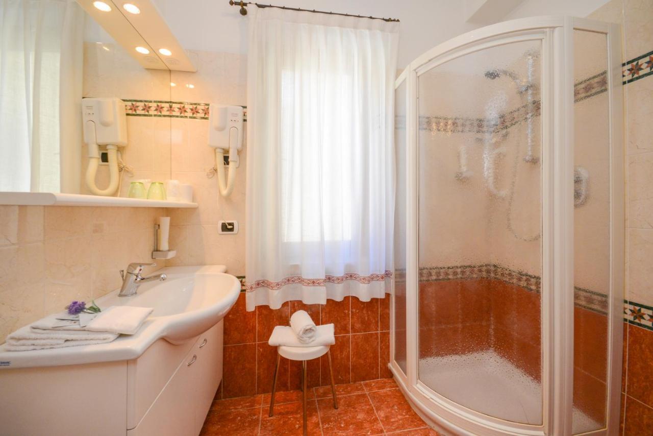 Hotel Corona Пинцоло Экстерьер фото