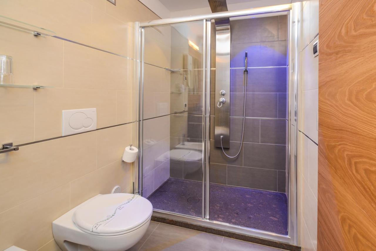 Hotel Corona Пинцоло Экстерьер фото