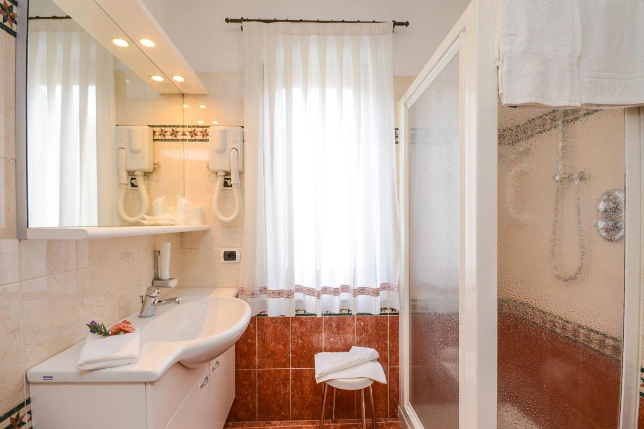 Hotel Corona Пинцоло Экстерьер фото