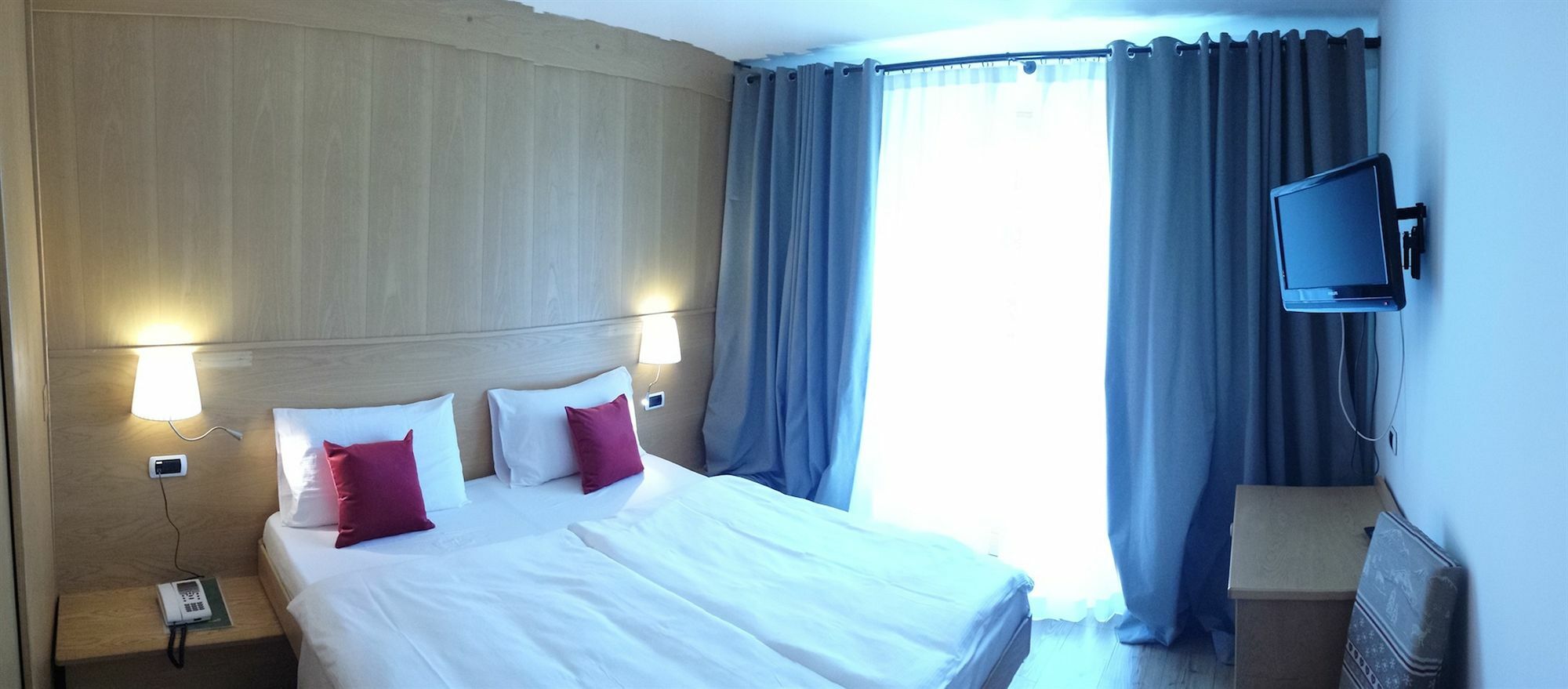 Hotel Corona Пинцоло Экстерьер фото